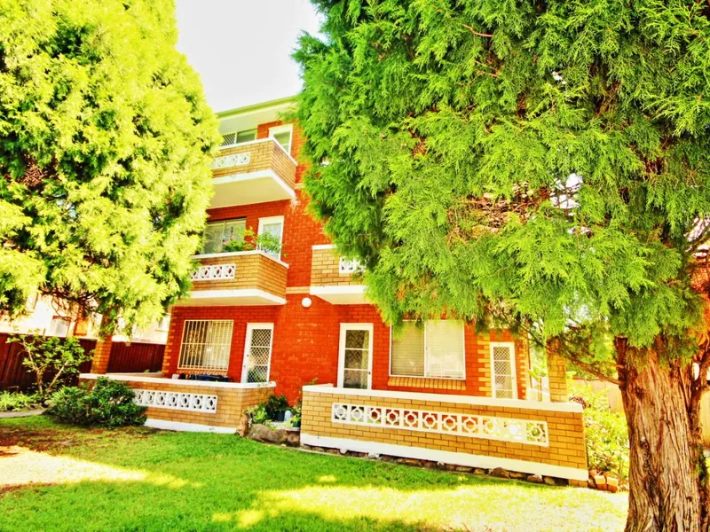 Newly Renovated 2 Bedroom Unit