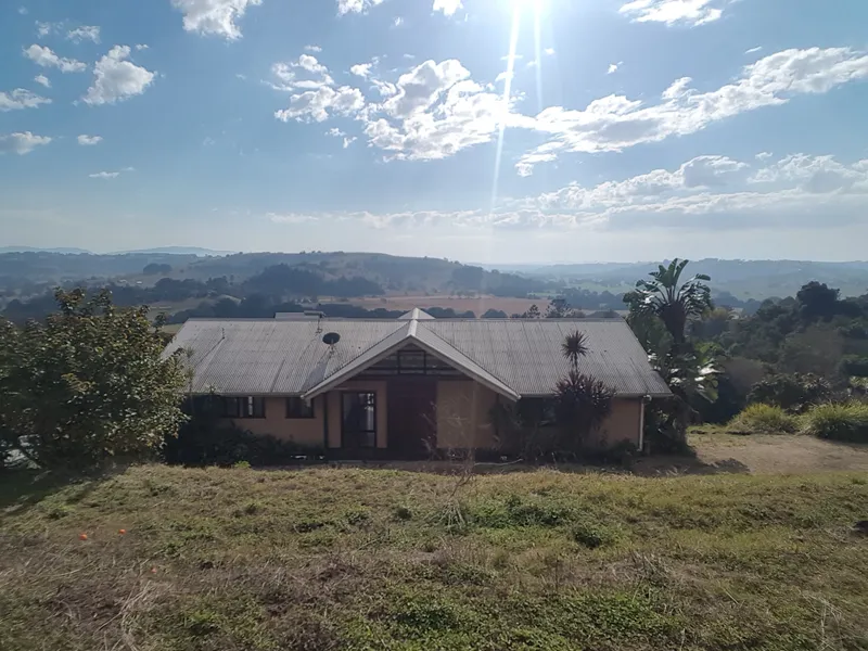 Quiet House in Bexhill.  Rural Rental 10 minutes to Lismore 25 minutes to Bangalow - enjoy the views of the nightcap ranges