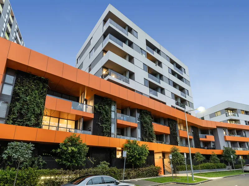 2-BEDROOM STUNNER A HOP AND SKIP AWAY FROM THE CBD!