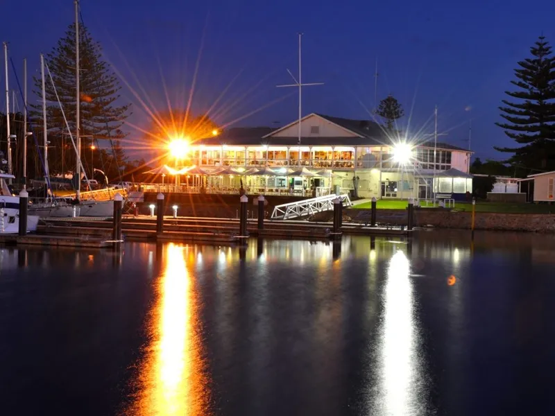 BERTH FOR SALE IN PRESTIGIOUS CLUB ENVIRONMENT