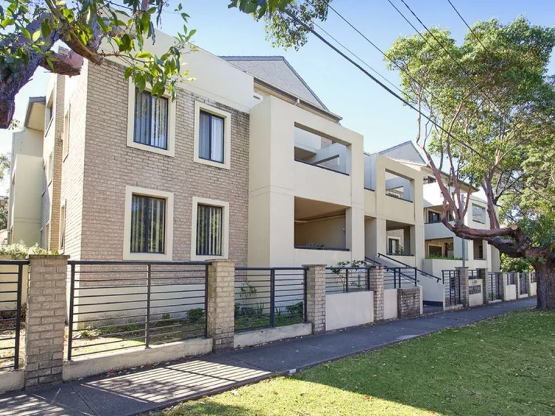 Light filled two bedroom apartment | Convenient setting