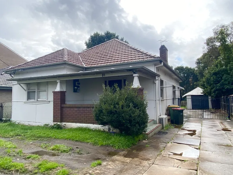 Three Bedroom House Walking Distance to Guildford Station