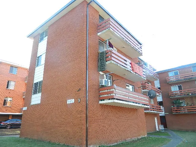 SPACIOUS UNIT, GREAT LOCATION