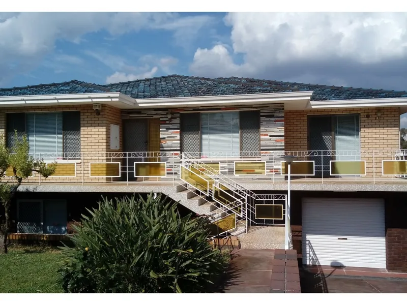 NORTH PERTH - HOME (4BR) plus APARTMENT(2BR)  - 3km from Perth CBD - R60 855 m2