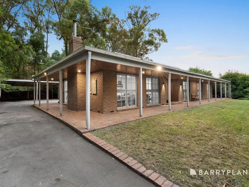 Country Retreat on almost 1 acre of Peace & Privacy!