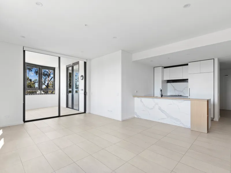 Sophisticated urban living: Luxurious apartment with a sunny wintergarden