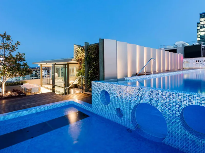 Heart of North Sydney Luxury Apartment