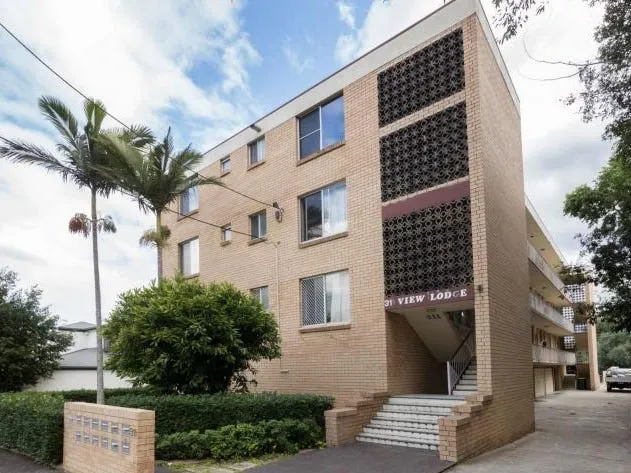 Boundary Street Beauty