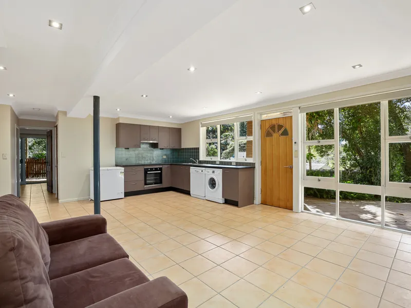 Lower duplex in private cul-de-sac setting.