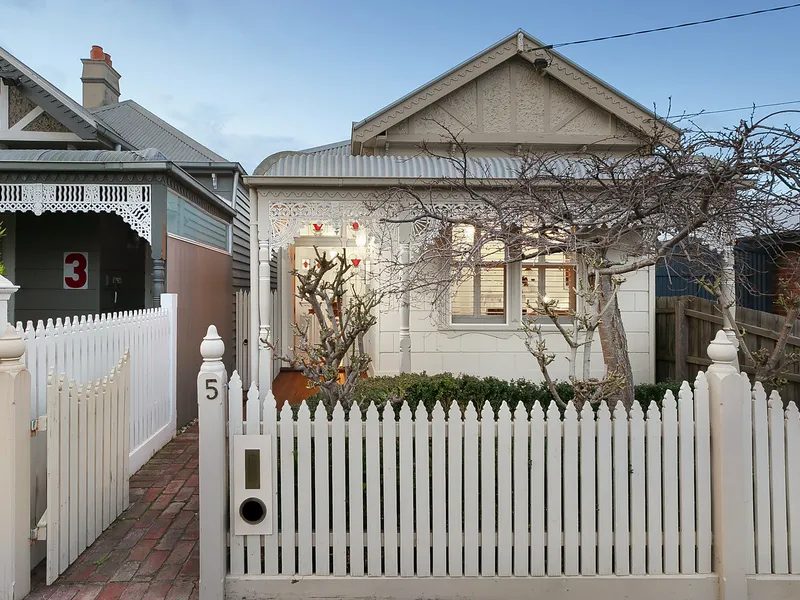 A City-Edge Oasis of Elegance and Opulence