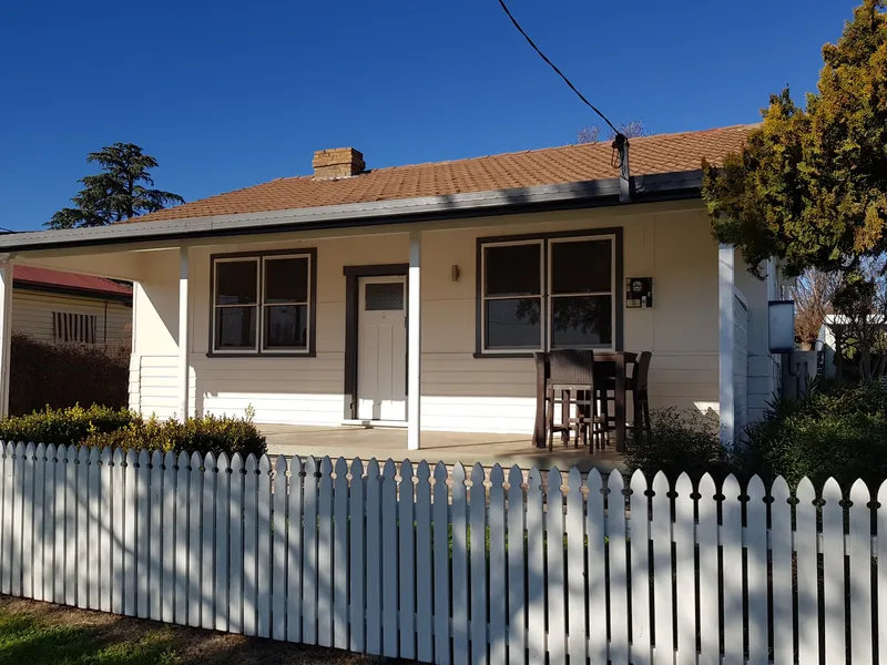 THREE BEDROOM HOUSE CLOSE TO SCHOOLS & CBD