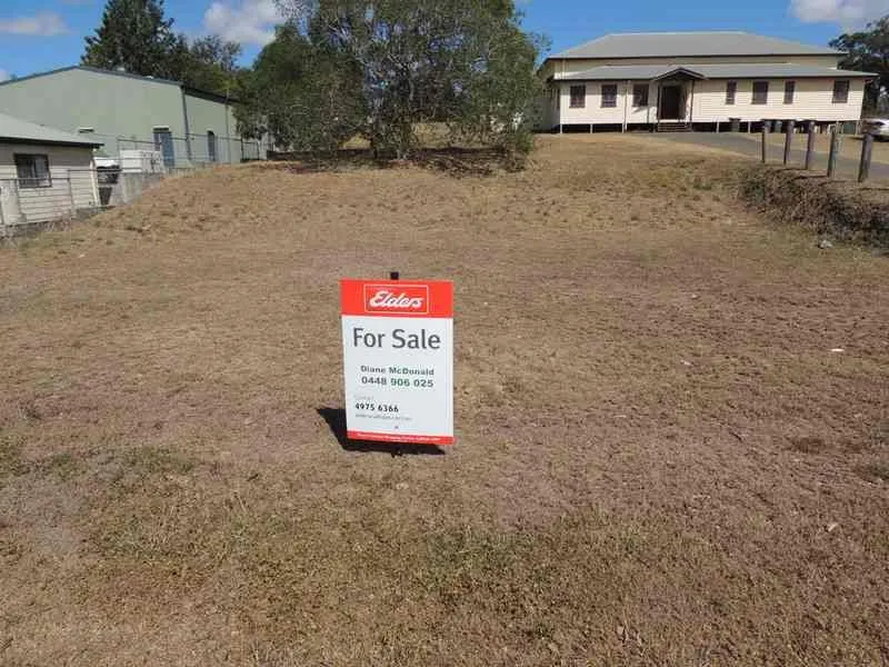 Flat Block in the Middle of Mount Larcom