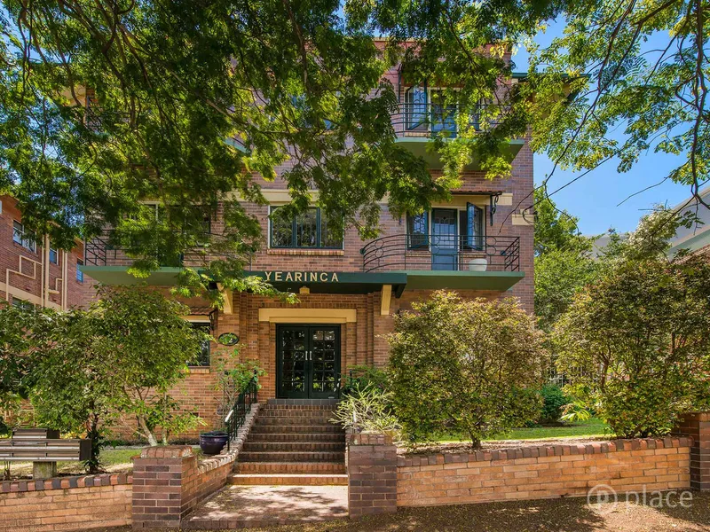 Ascot's Finest Art Deco Apartment