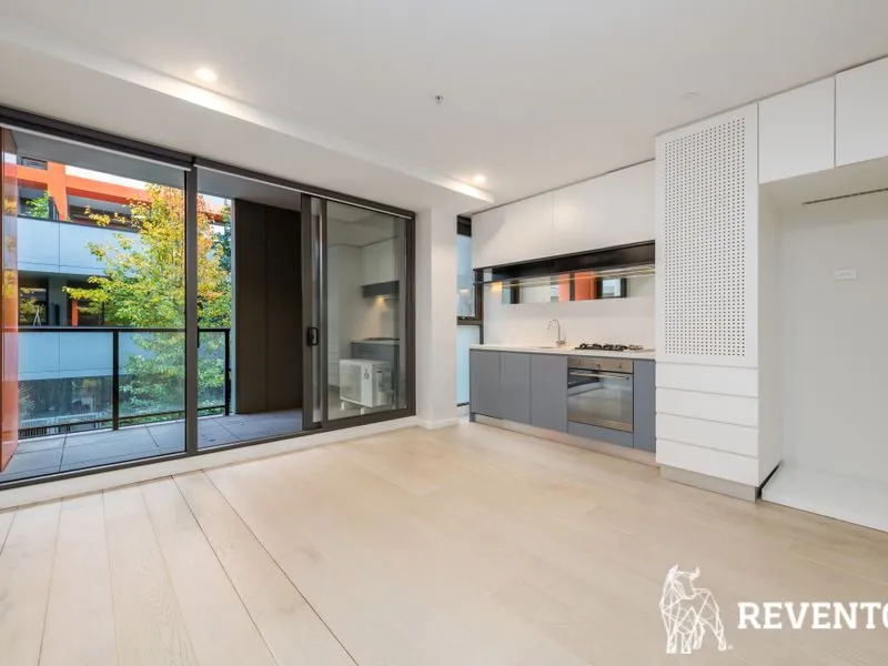 Light, airy, secure and close to city!