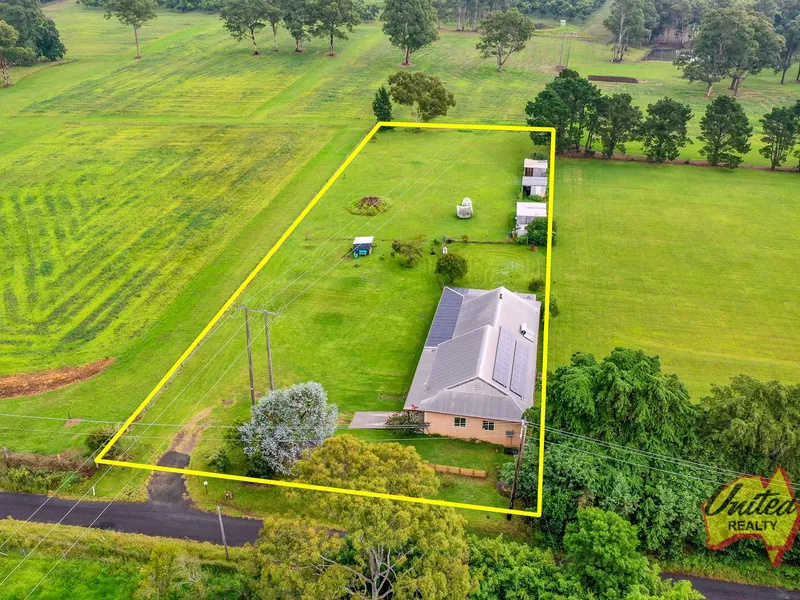 Secluded Ranch Style Residence!