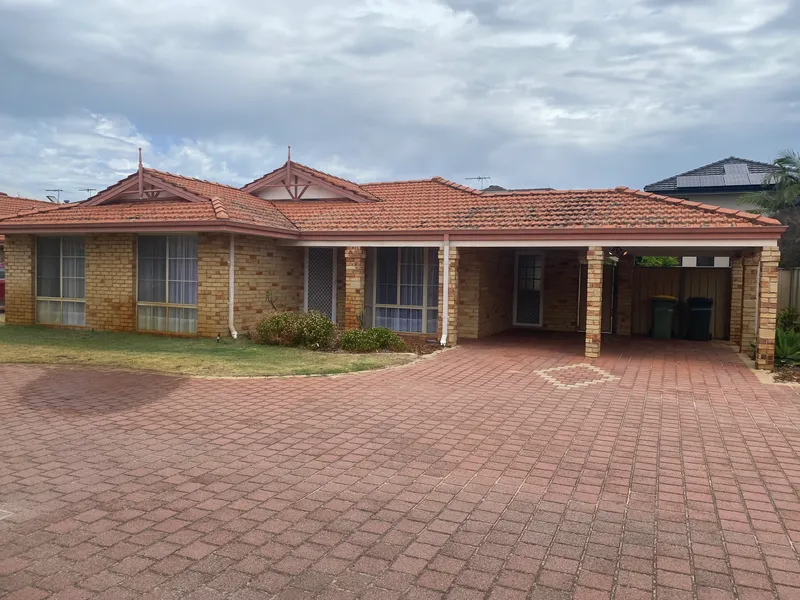 Large, light, open plan 4 bedroom 2 bathroom house in RHSZ