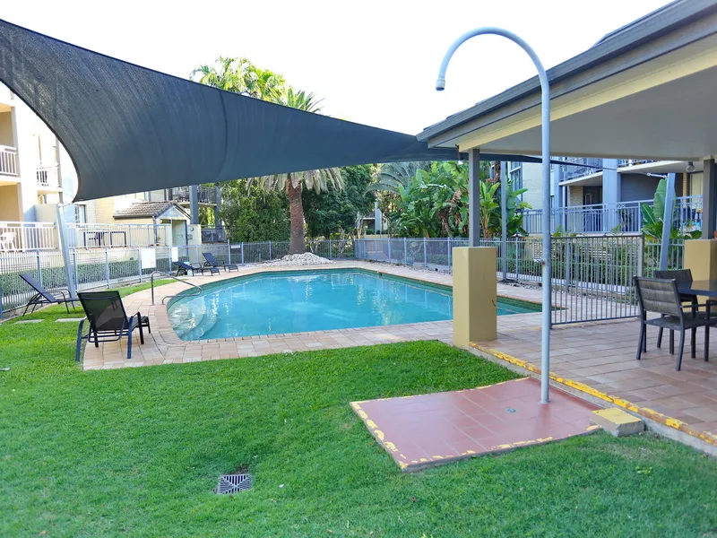 Located inside the St Lucia UQ campus, three bedroom full furinished secure apartment