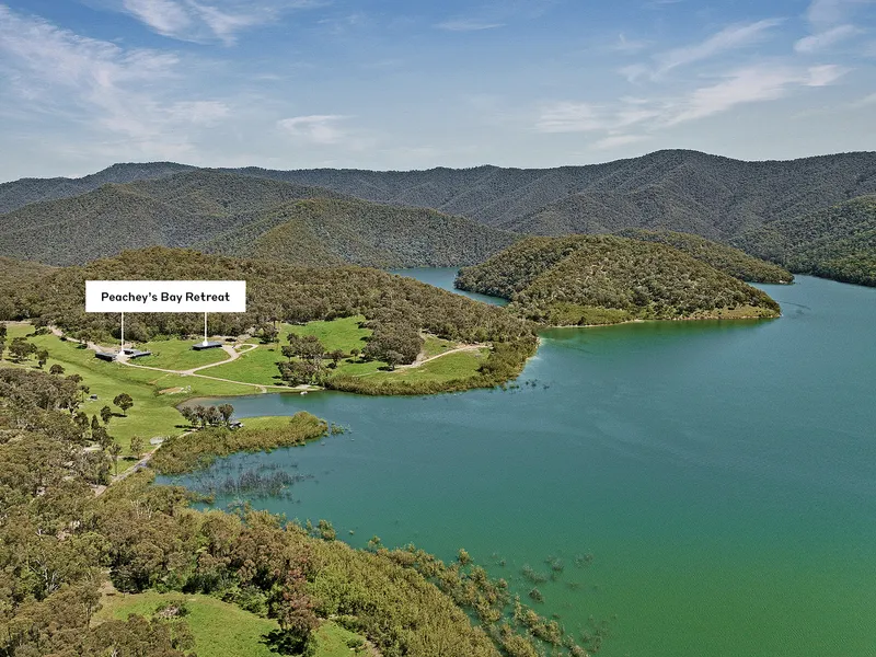 Your very own resort on 5km lake frontage