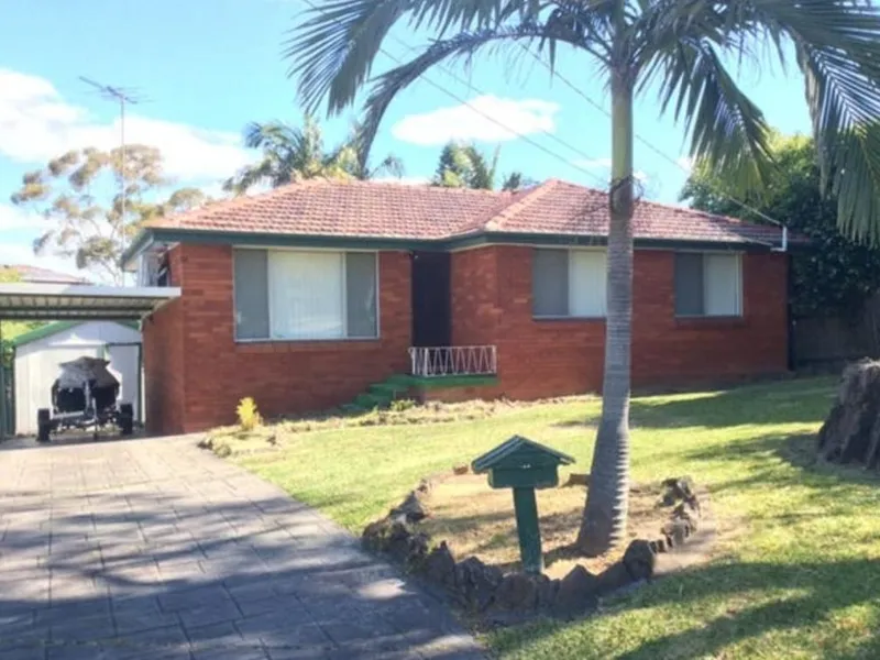 Neat & Tidy Three Bedroom Home with Swimming pool