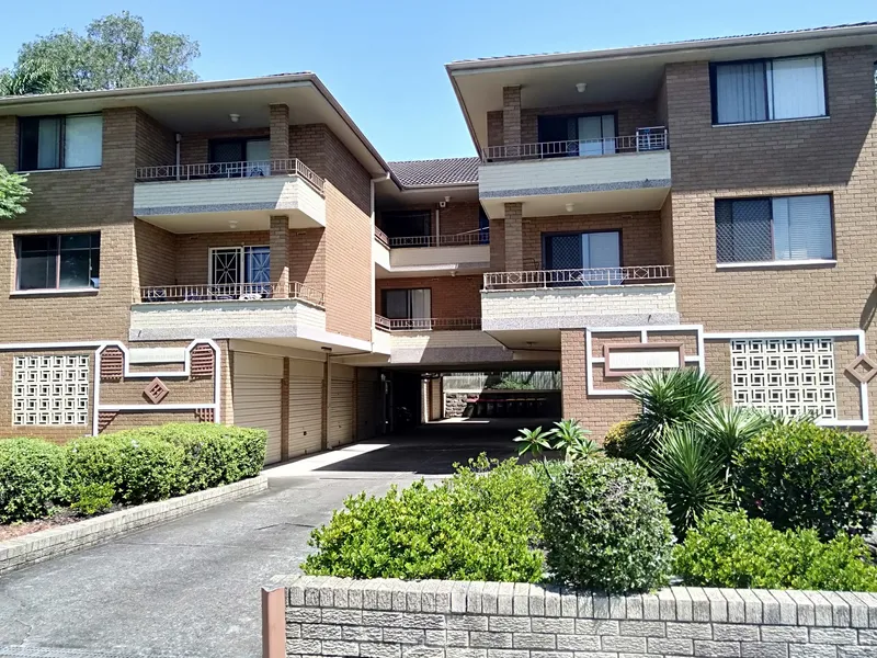 Well presented unit near to Parramatta.