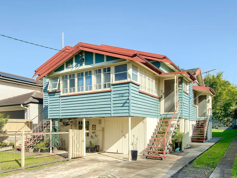 FULL OF CHARACTER, GREAT LOCATION AND SO MUCH POTENTIAL