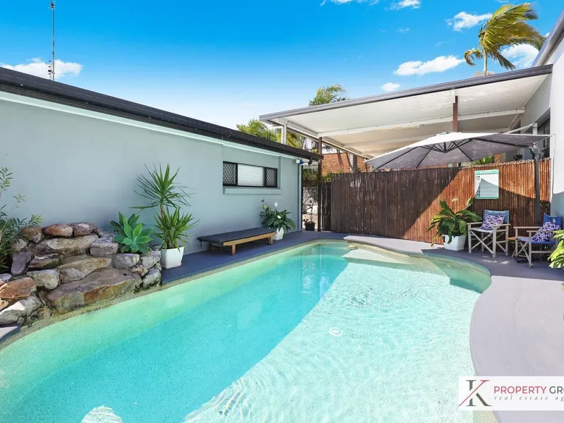Beautiful 5-Bedroom Home in Mooloolaba - Fully Furnished