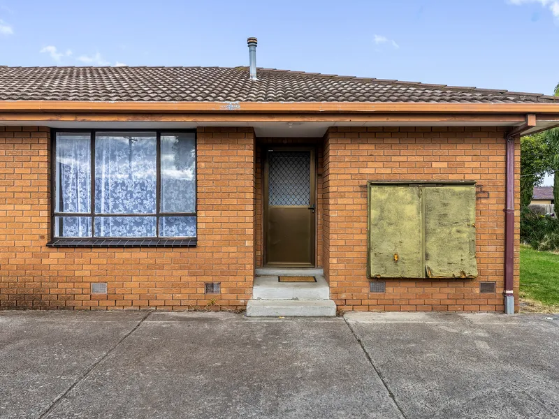 Don't wait- close to transport and freeway!