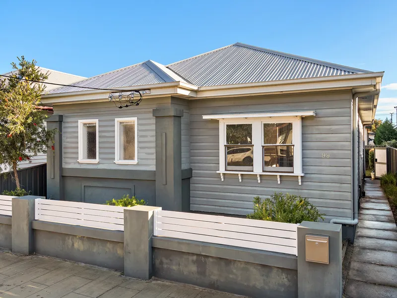 Smart Renovation of a Weatherboard Classic in Vibrant Harbourside Locale