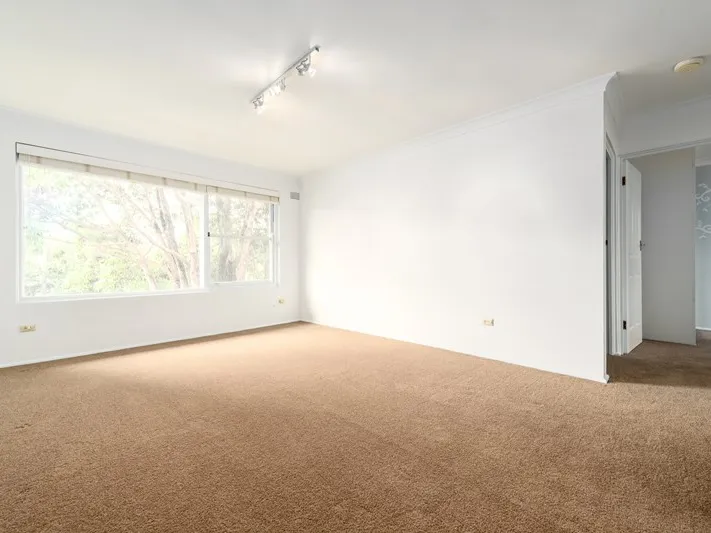 DEPOSIT TAKEN!!  SPACIOUS, BRIGHT & CENTRAL