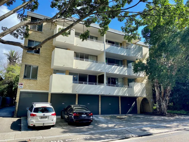 MODERN AND SPACIOUS 2 BEDROOM APARTMENT