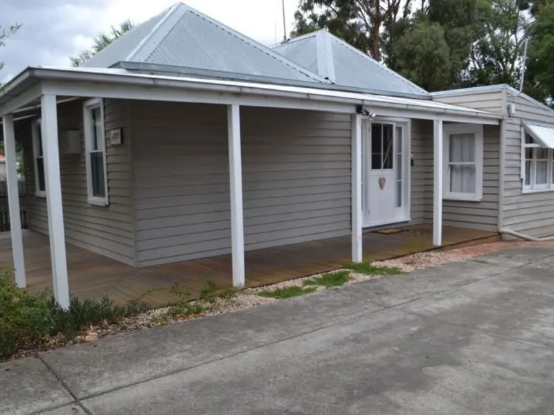 LOVELY PERIOD HOME IN BALLARAT EAST WITH LARGE YARD