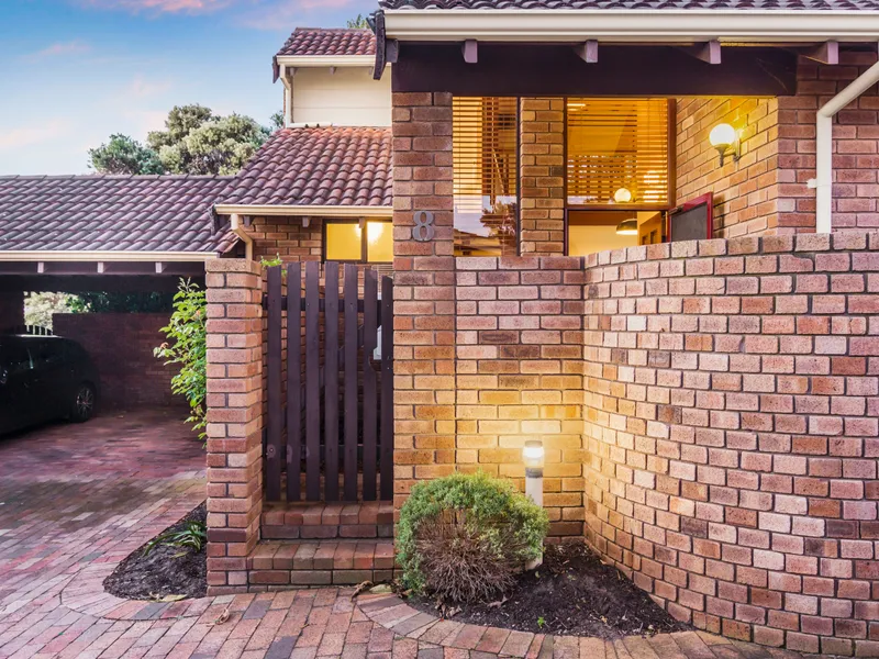 Charming in Oakwood Court
