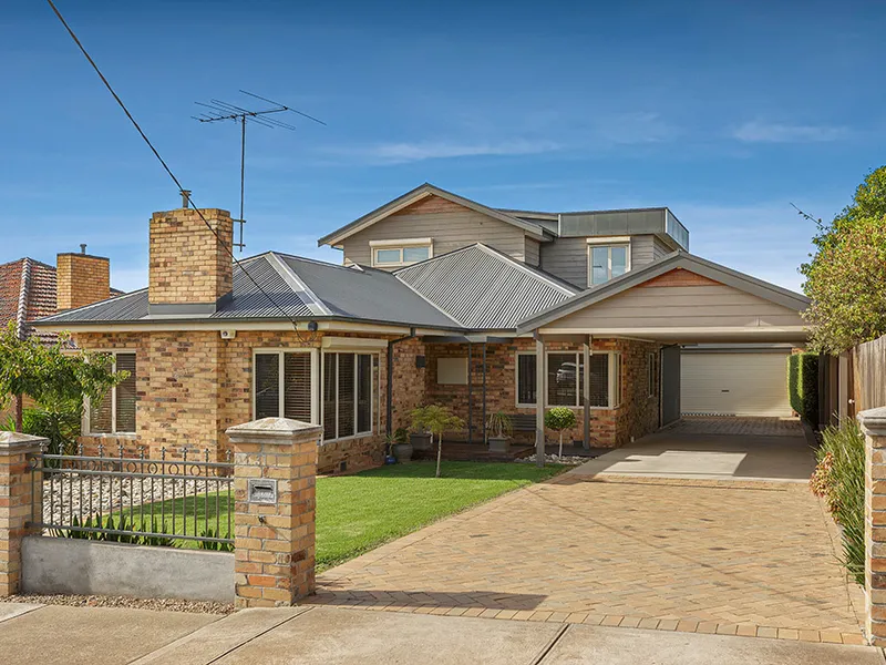 Dual Living Family Setting In Ideal Location 