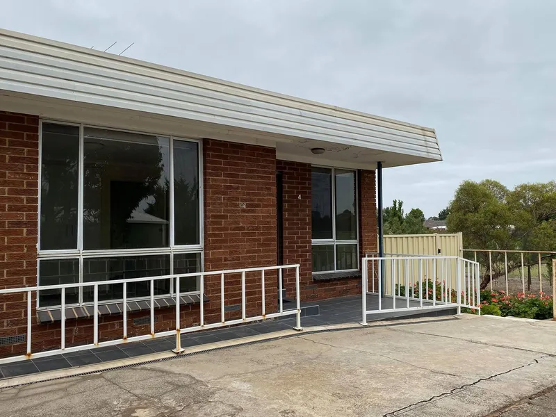 Minutes to the Train Station!