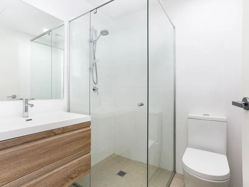 Spacious Apartment In Great Location - ENTER FROM LOFTUS LANE- BLOCK C