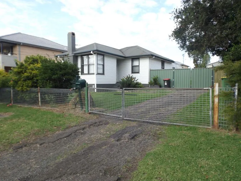 TIDY 4 BEDROOM HOME LOCATED IN PENRITH 