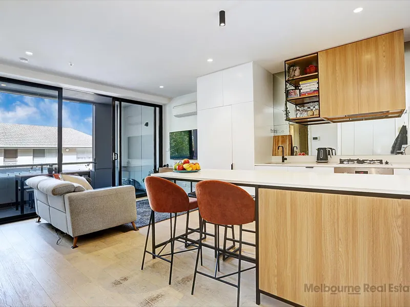 Conveniently located immaculate Apartment with plenty of storage!