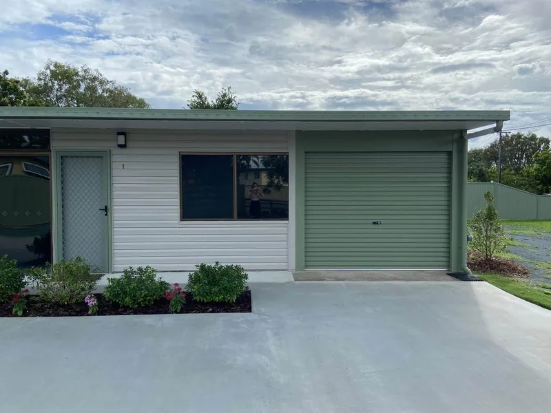 Fully air conditioned unit with yard maintenance included