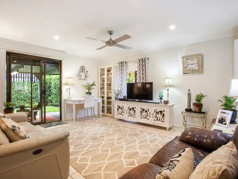 Renovated Lowset Duplex Close to Facilities