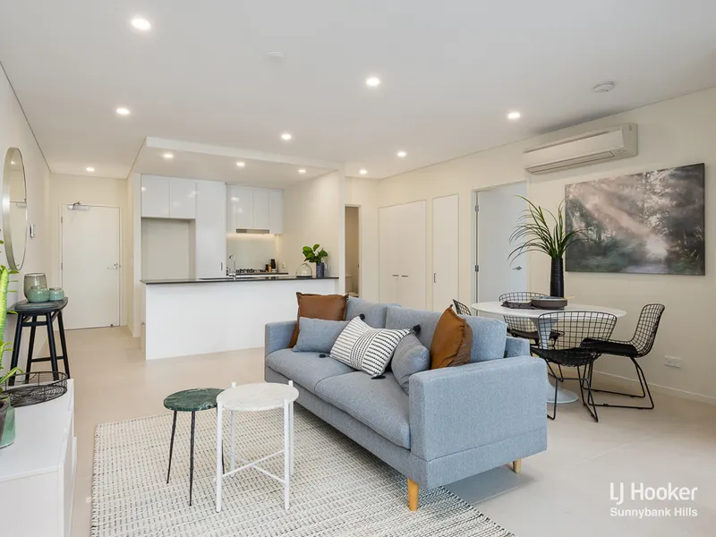 STUNNING TWO BEDROOM APARTMENT WALKING DISTANCE TO JAMES STREET