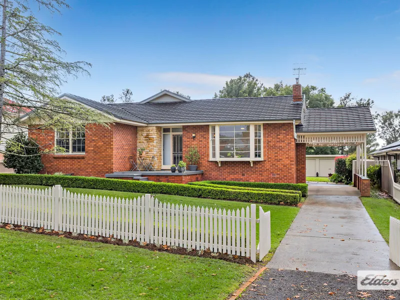 Relaxed family lifestyle in town! 1619m2