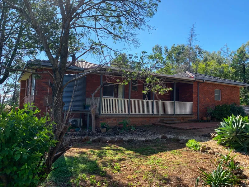 MOORE CREEK - Family Home on Acres