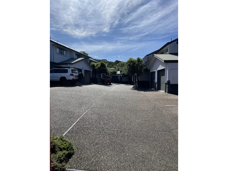 Live in a quiet street with Mnt Coolum waterfall as a back drop