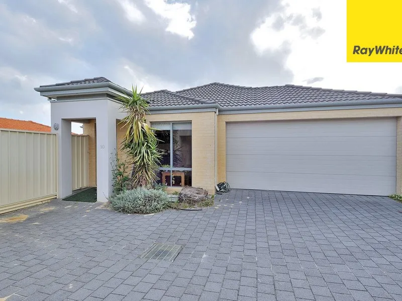 LOW MAINTENANCE 3x2x2 VILLA!
