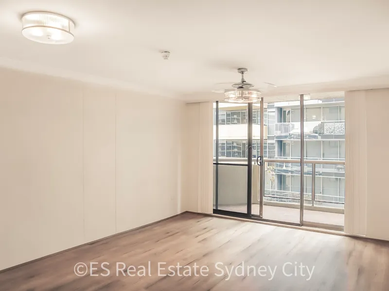Modern spacious light filled apartment conveniently located in Wentworth Towers