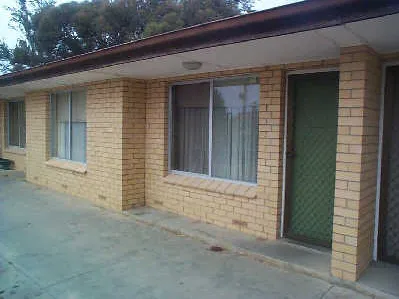 Two Bedroom unit close to Primary School - NO PETS