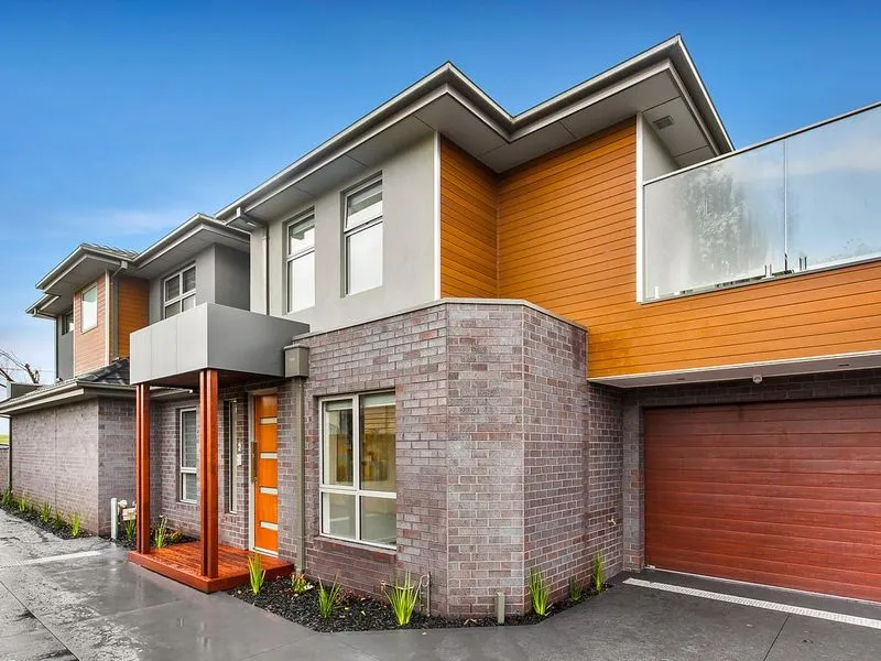 LIGHT FILLED TOWNHOUSE