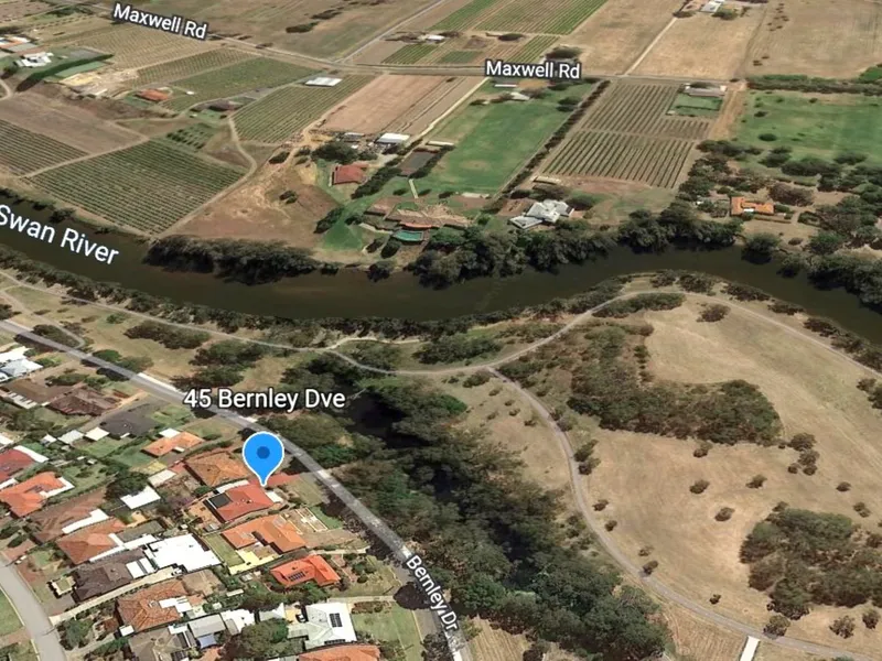 SENSATIONAL RIVERFRONT LIVING ON A MASSIVE ELEVATED 1012sqm BLOCK (25M Frontage / R20/35 Zoning)