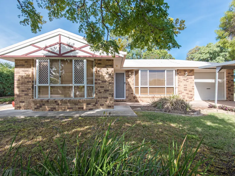 Quiet Out Of Town 3 Bedroom Family Home