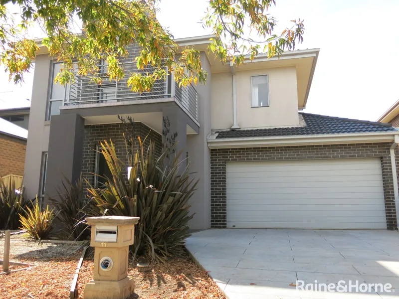 5 Bedroom Home - Close To Town Centre!